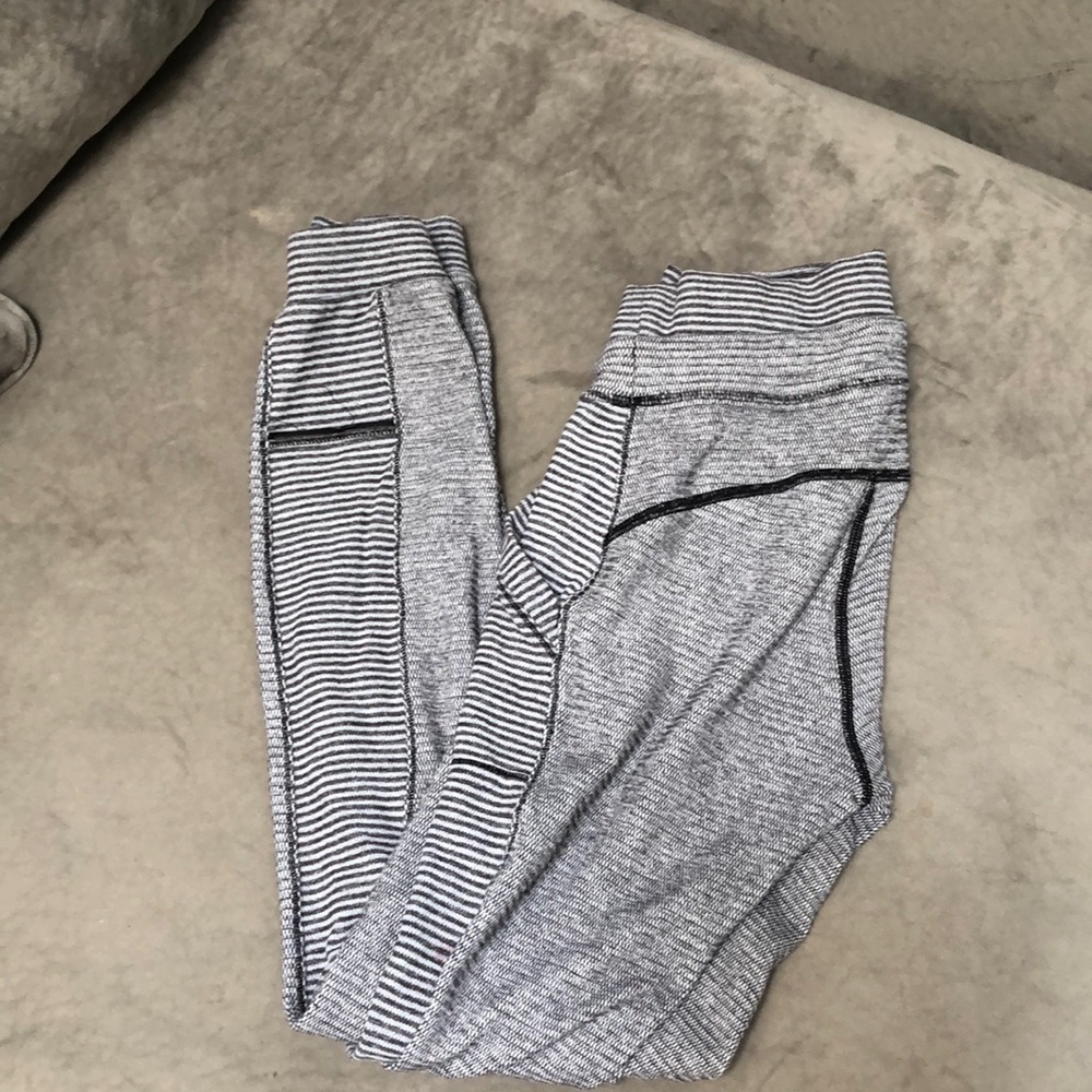 Lululemon joggers size 2 womens
